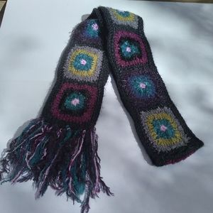 Steve Madden retro crochet granny square scarf with Fringe black